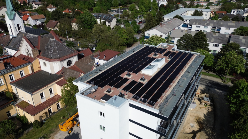 PV Anlage auf einem Dach in Wien
