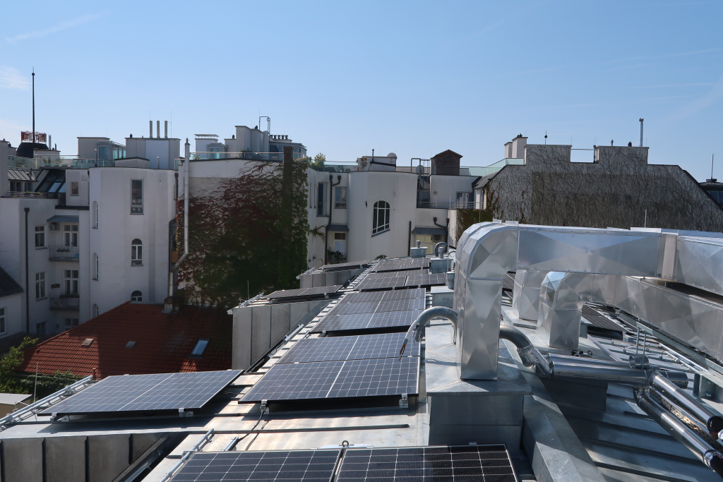 Photovoltaikanlage auf Mehrfamilienhaus in Wien